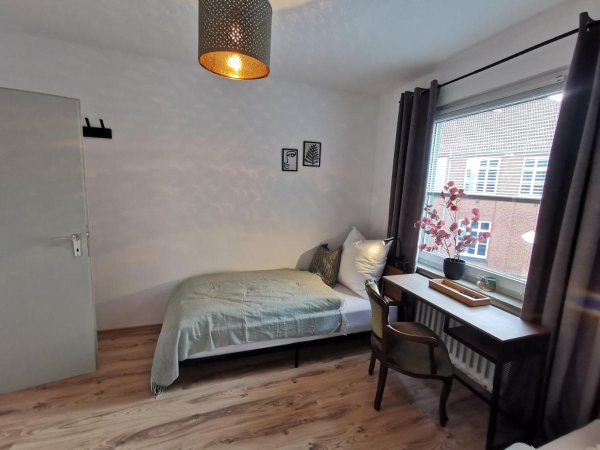 Up Wulkje21 Neu Renovierte Wohnung Mit Pkw Stellplatz Emden Extérieur photo